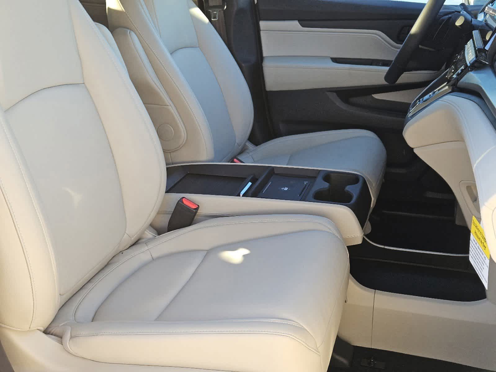 2026 Honda Odyssey EX-L Van Passenger, photo 12