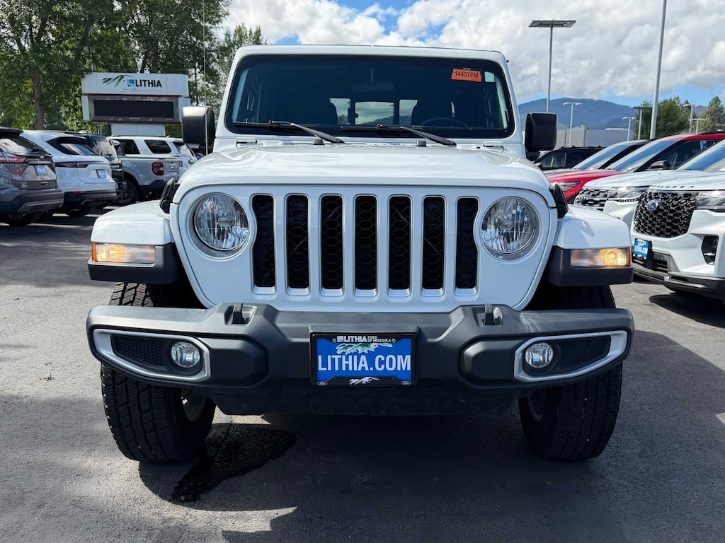 Used 2021 Jeep Gladiator Overland Truck