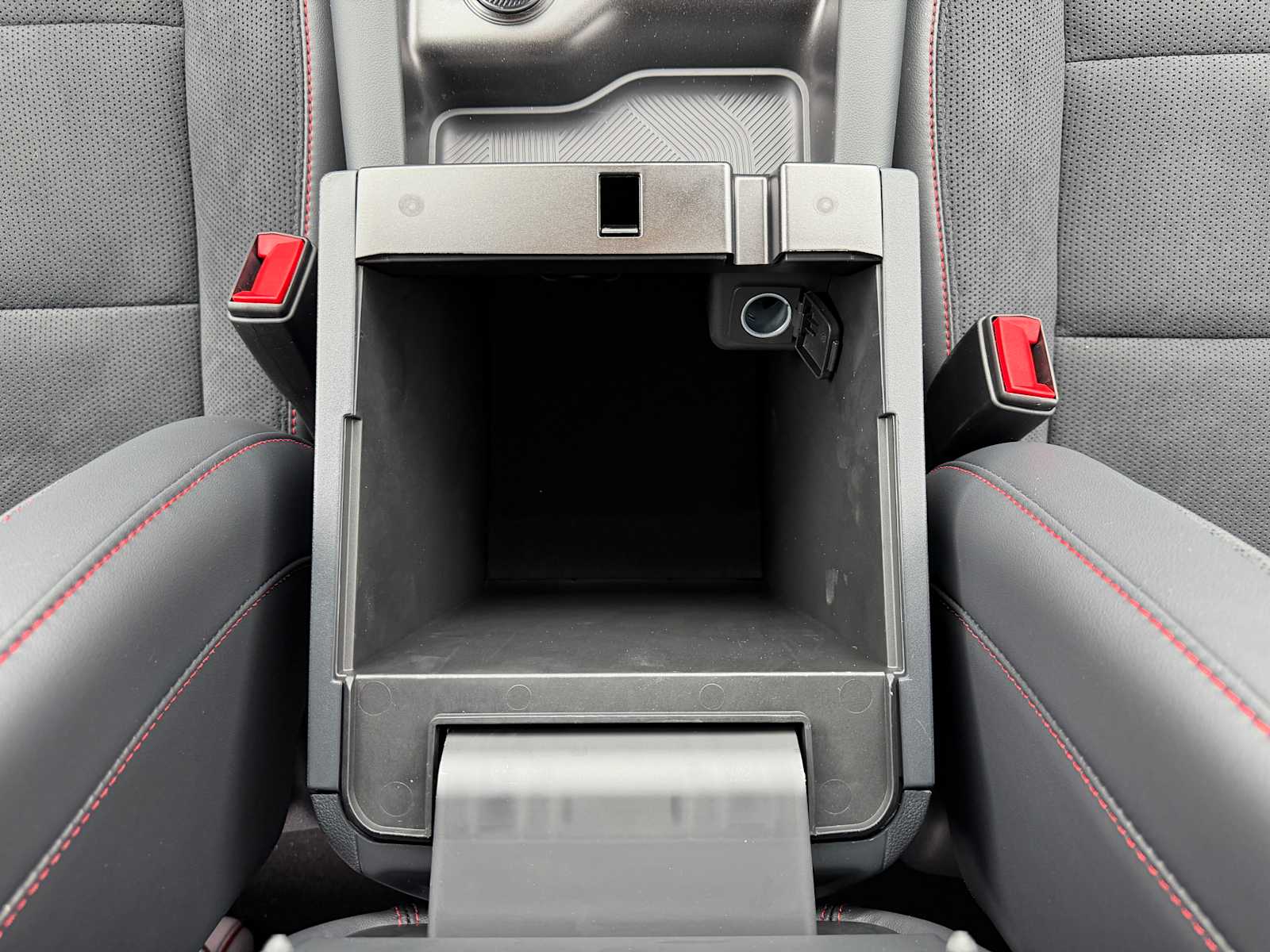 2026 Ford Explorer ST - Photo 23