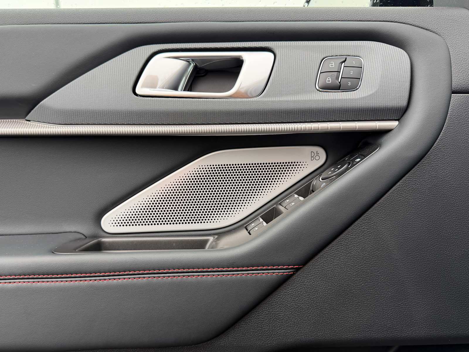 2026 Ford Explorer ST - Photo 12