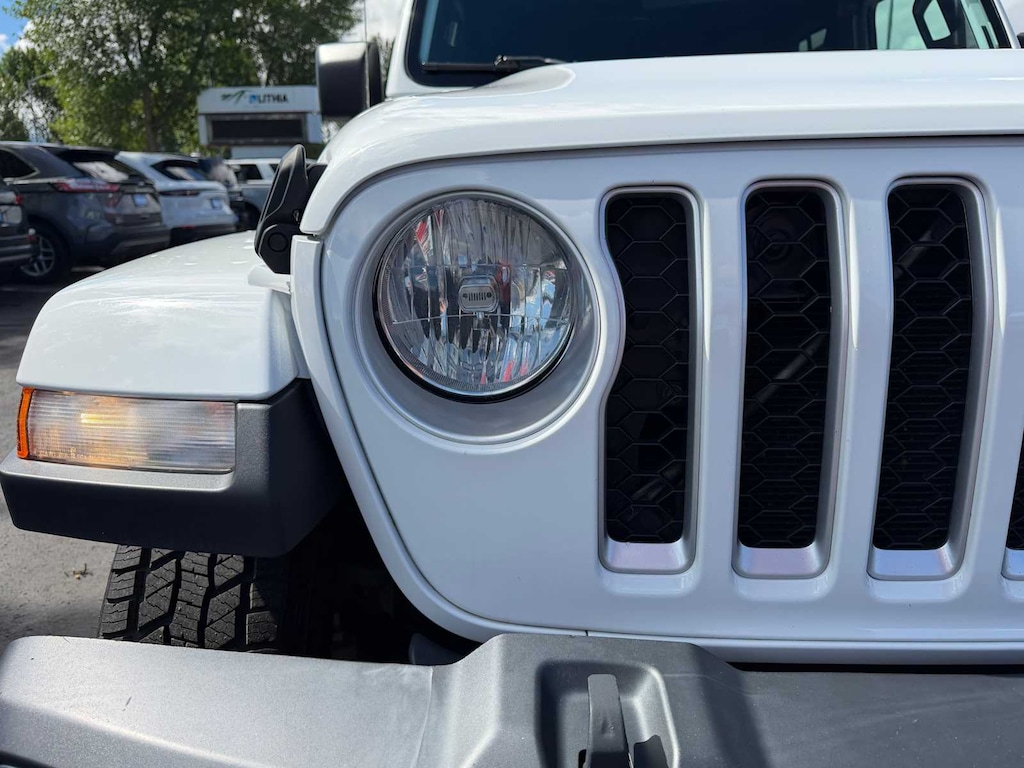 Used 2021 Jeep Gladiator Overland Truck