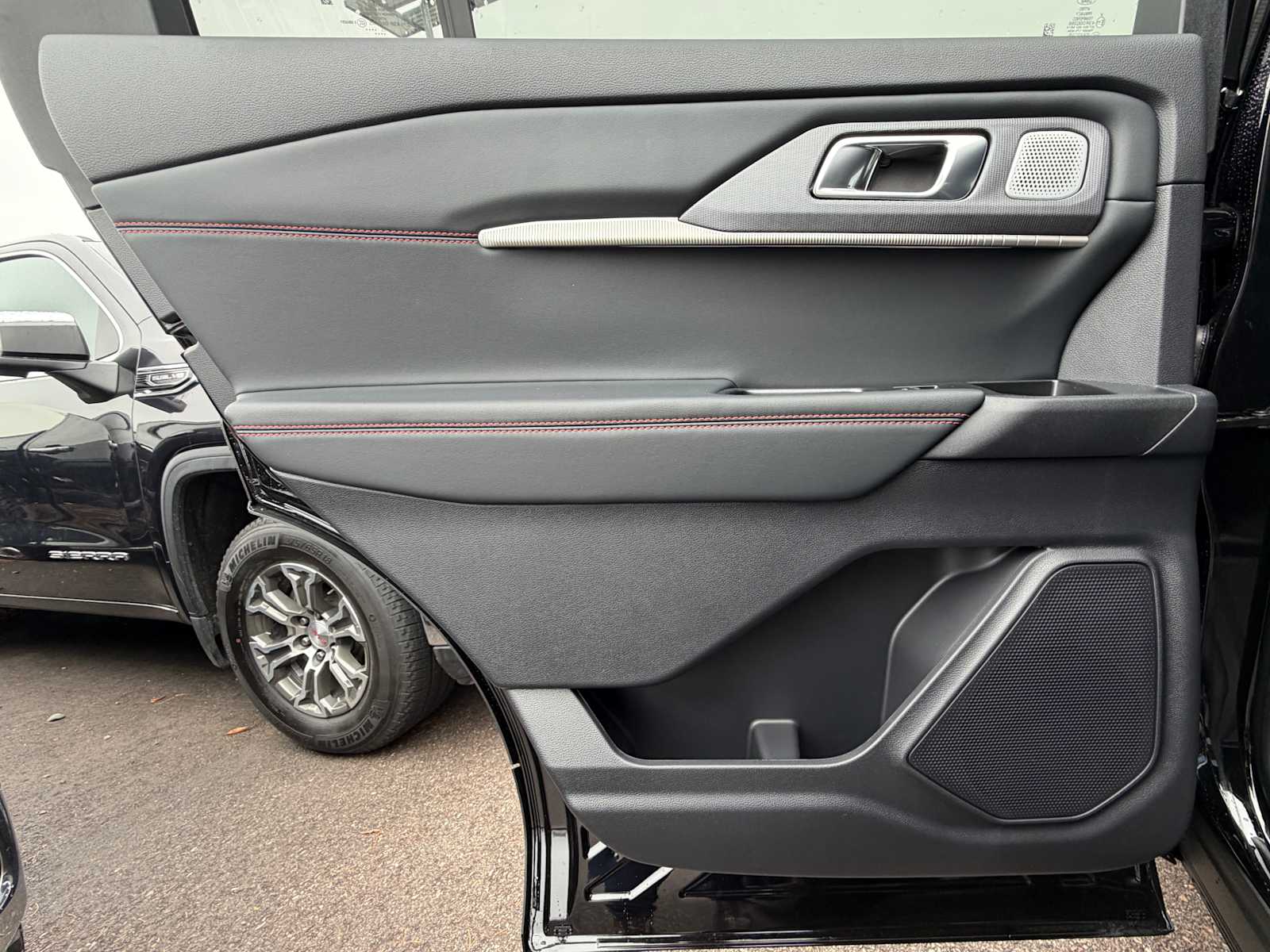 2026 Ford Explorer ST - Photo 25