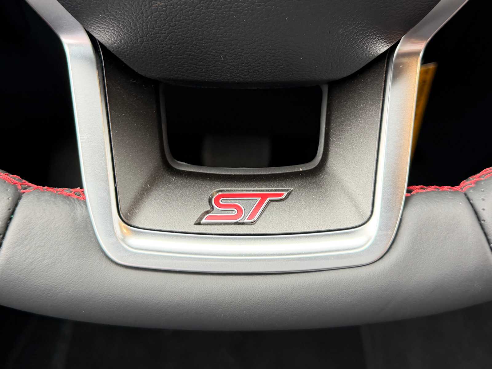 2026 Ford Explorer ST - Photo 16