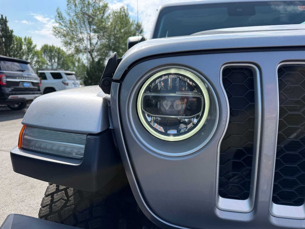 Used 2020 Jeep Gladiator Overland Truck