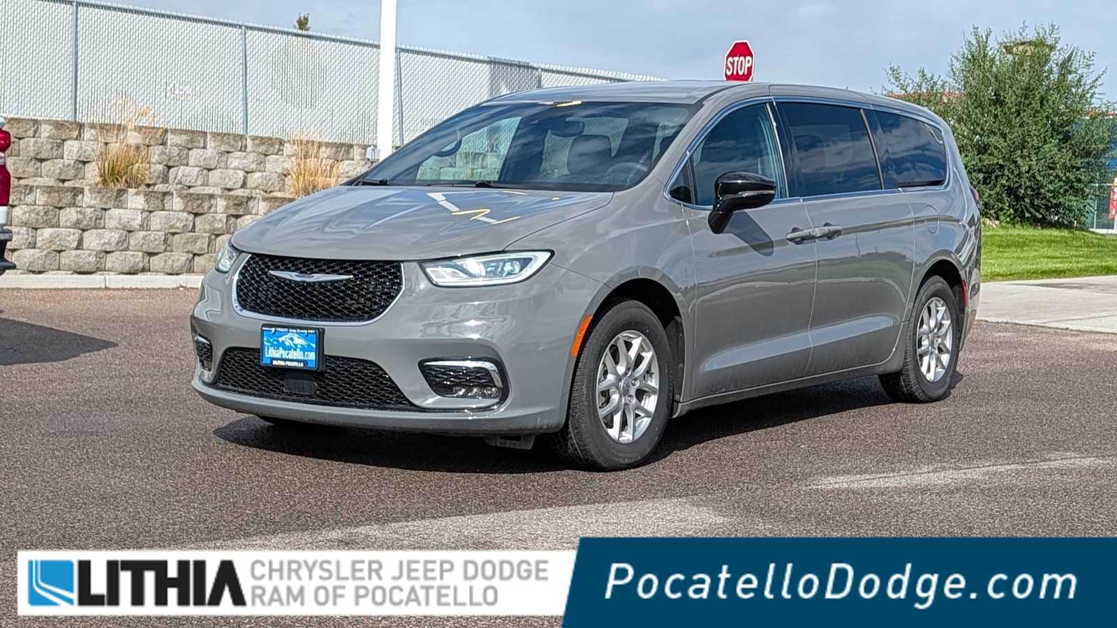 2025 Chrysler Pacifica Select