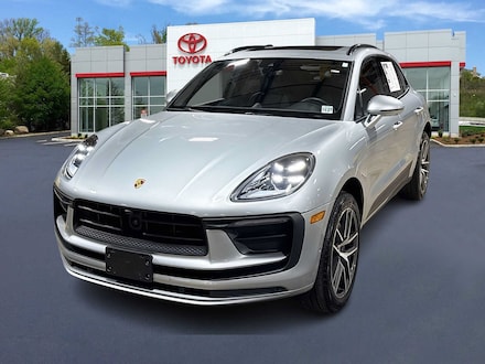 2023 Porsche Macan T SUV