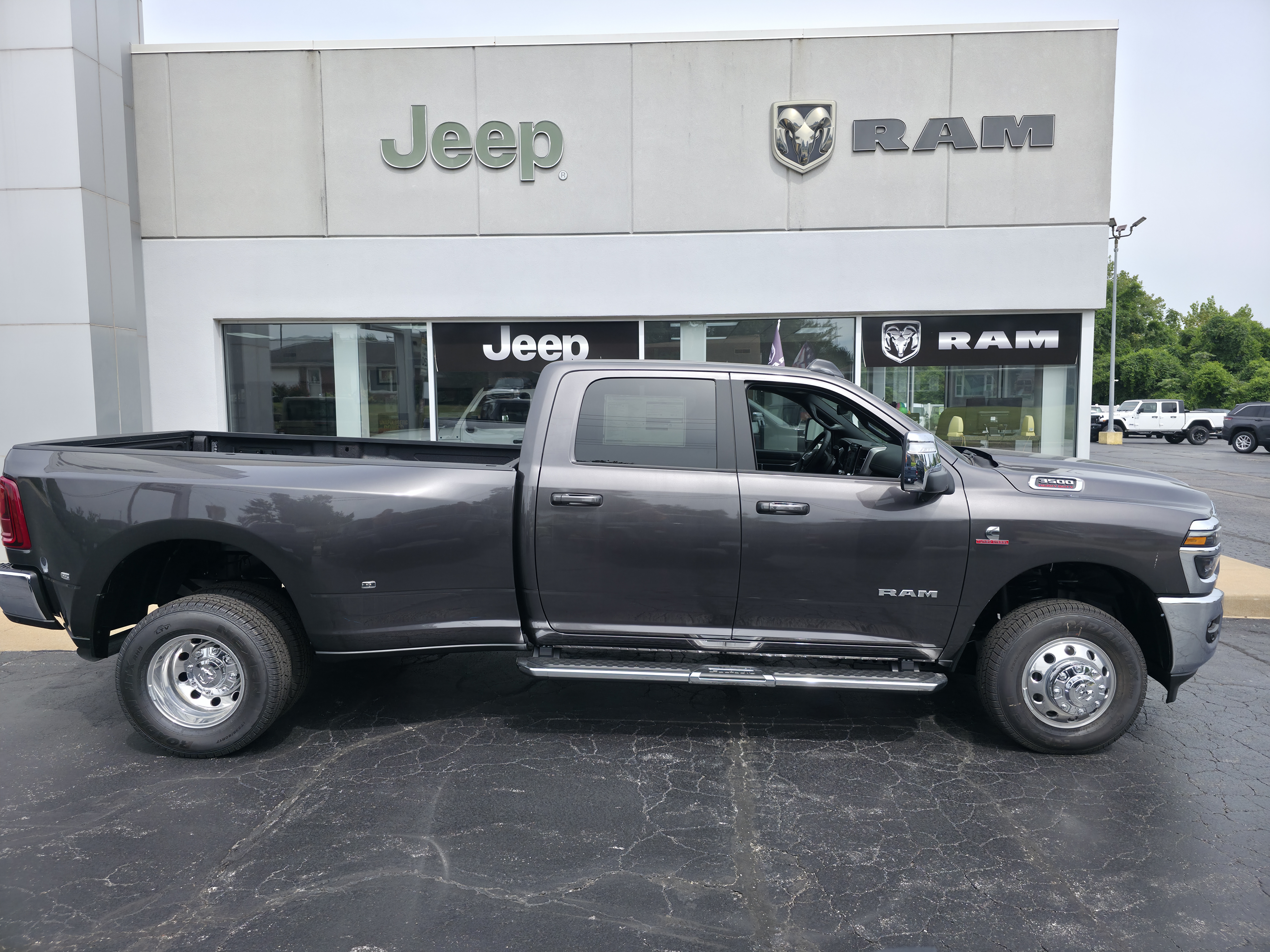 New 2026 Ram 3500 LARAMIE CREW CAB 4X4 8' BOX Pickup