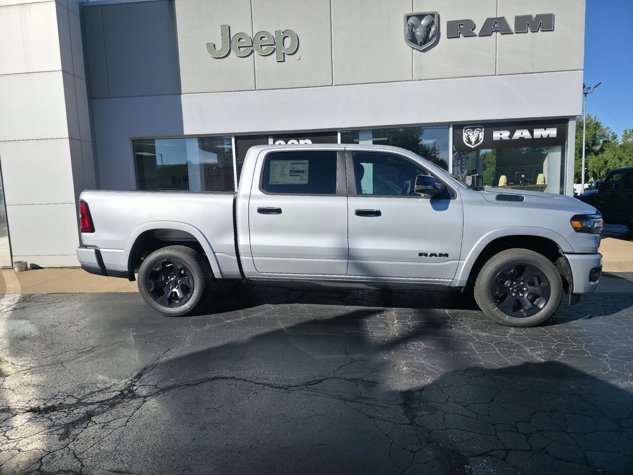 New 2027 Ram 1500 BIG HORN CREW CAB 4X4 5'7 BOX Pickup