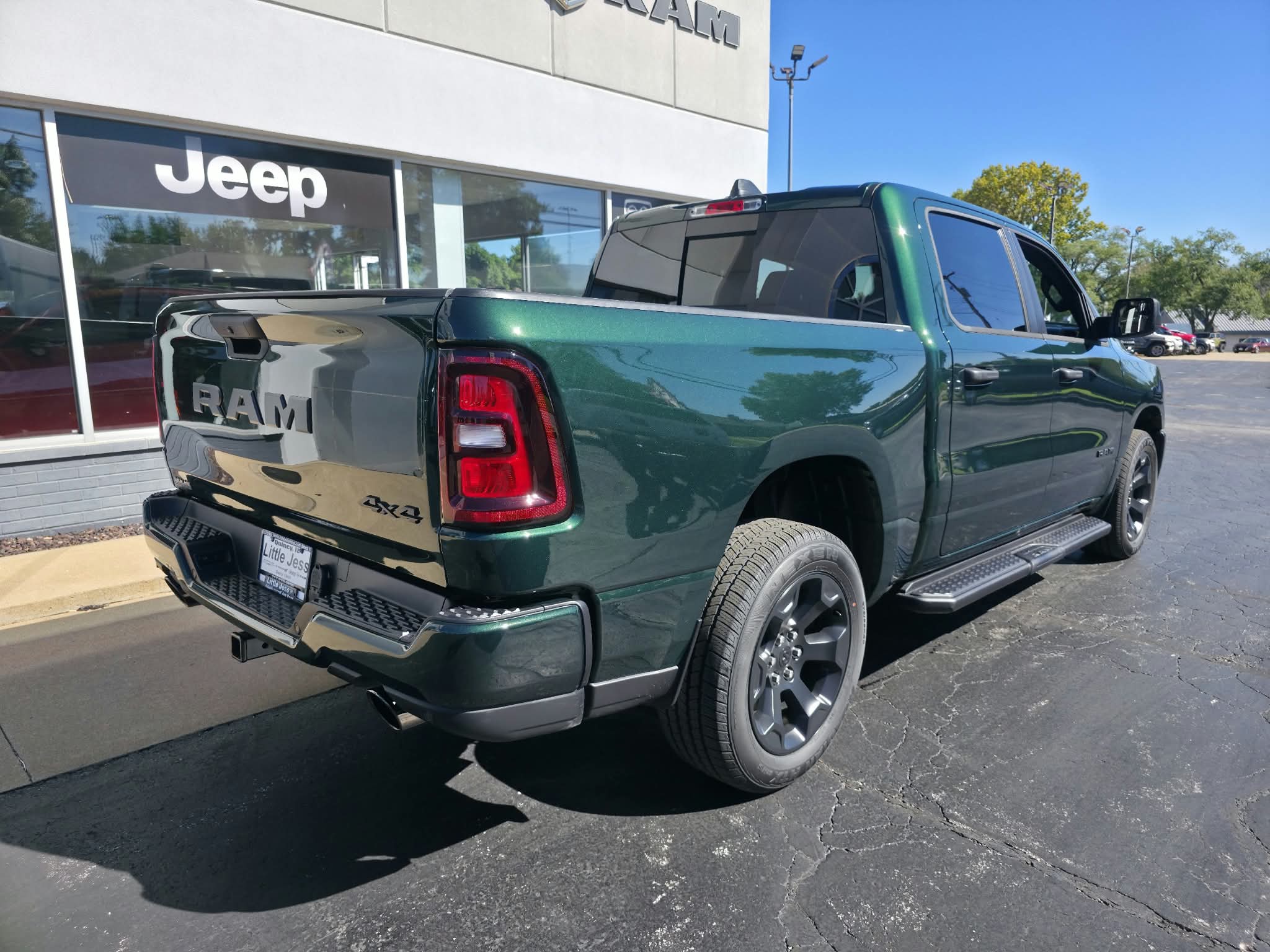 New 2027 Ram 1500 EXPRESS CREW CAB 4X4 5'7 BOX Pickup