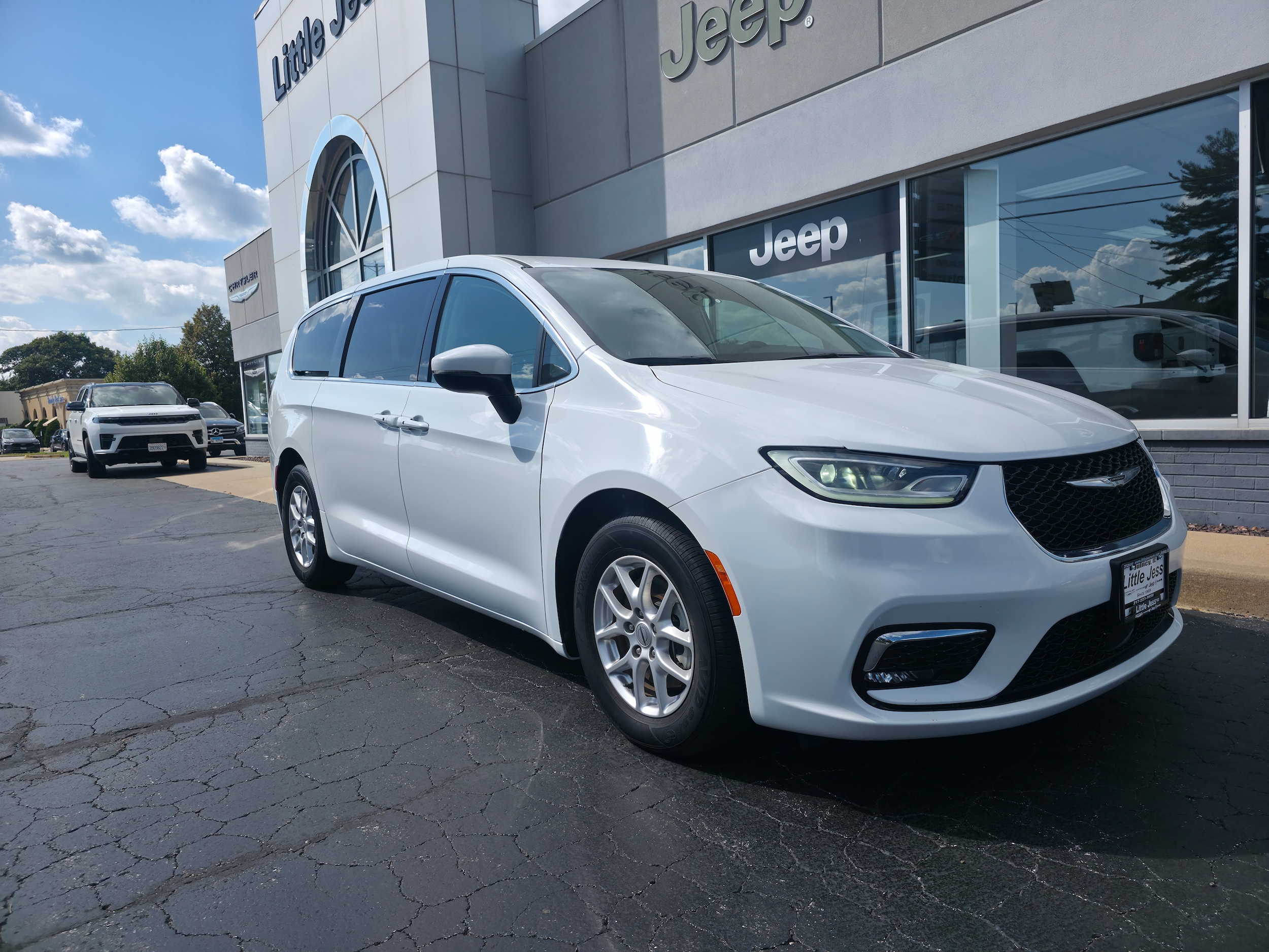 2023 Chrysler Pacifica Touring L