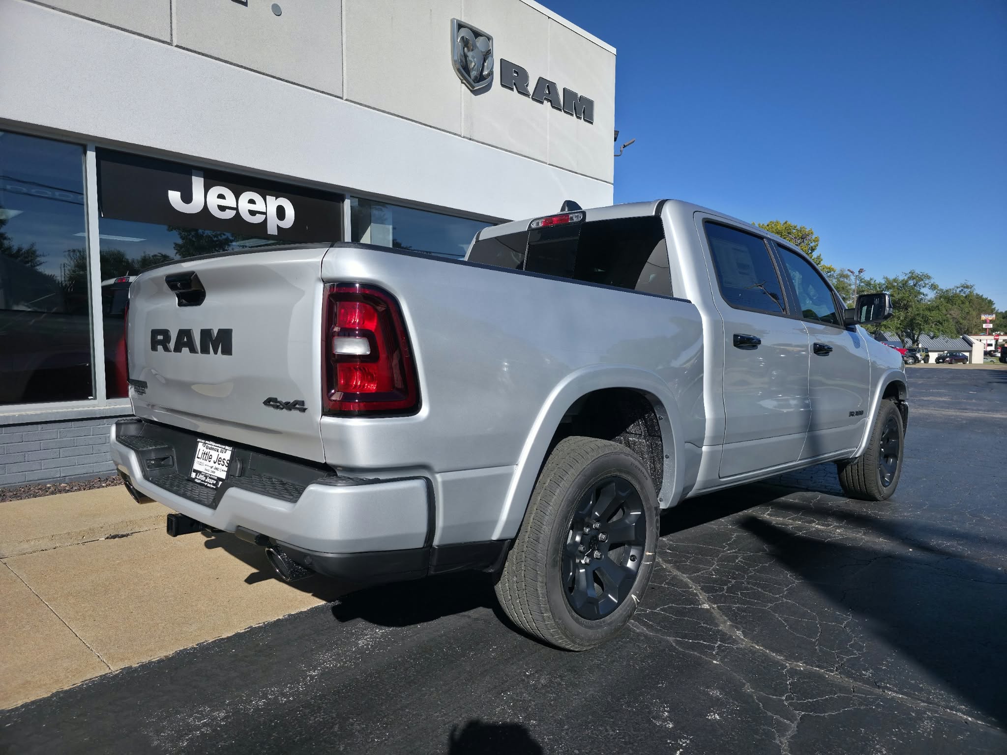 New 2027 Ram 1500 BIG HORN CREW CAB 4X4 5'7 BOX Pickup