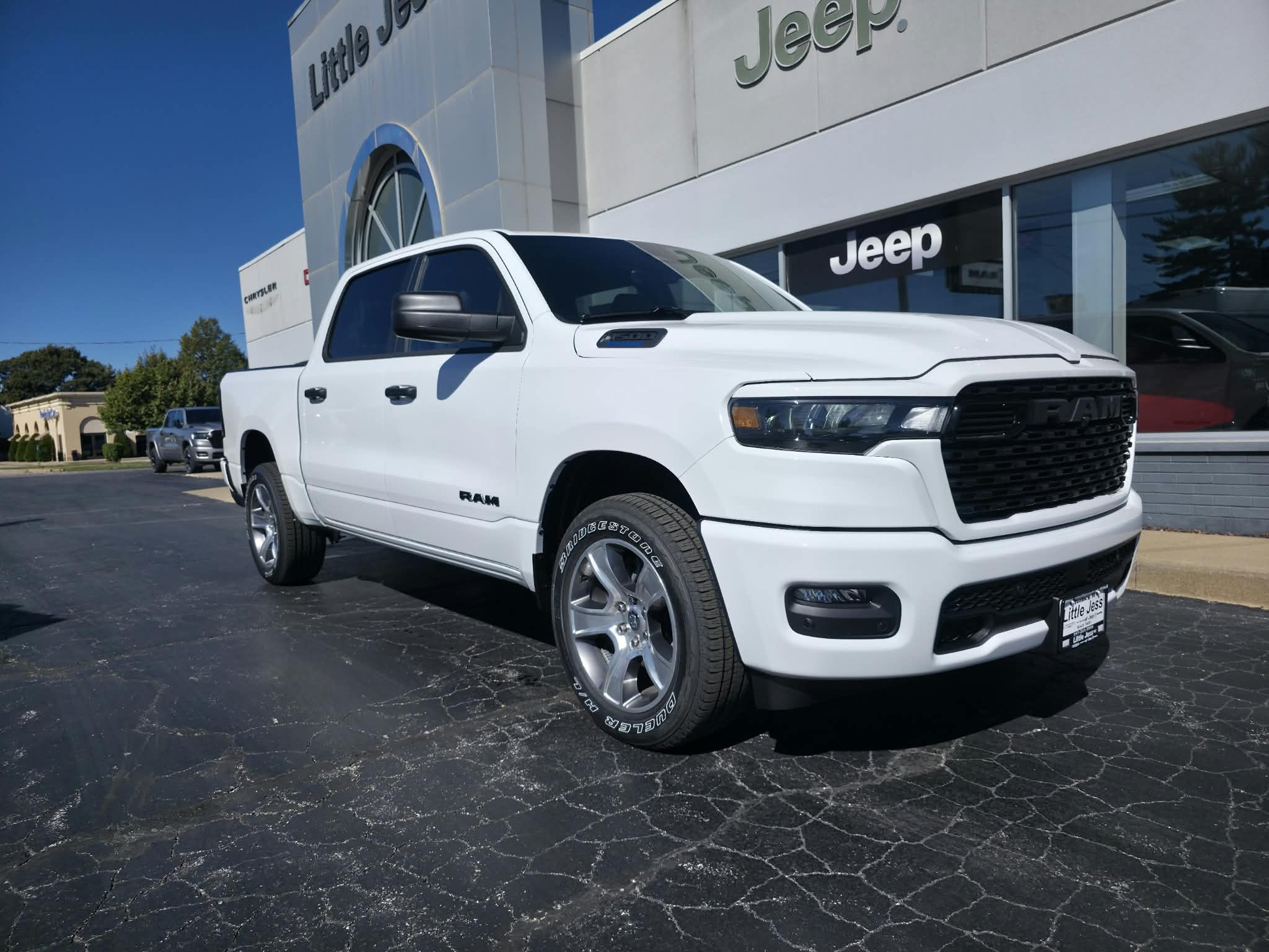 New 2027 Ram 1500 EXPRESS CREW CAB 4X4 5'7 BOX Pickup