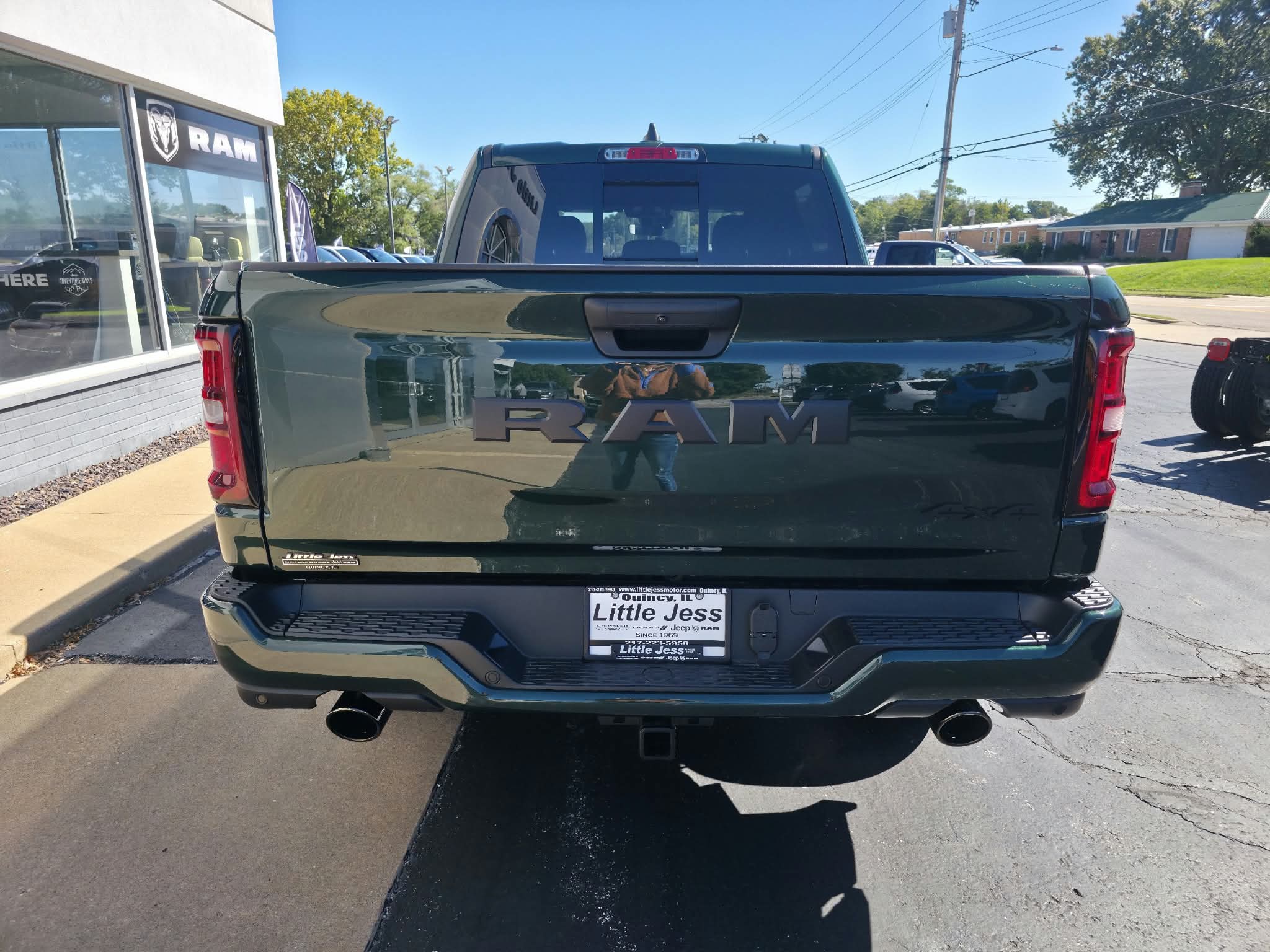 New 2027 Ram 1500 EXPRESS CREW CAB 4X4 5'7 BOX Pickup