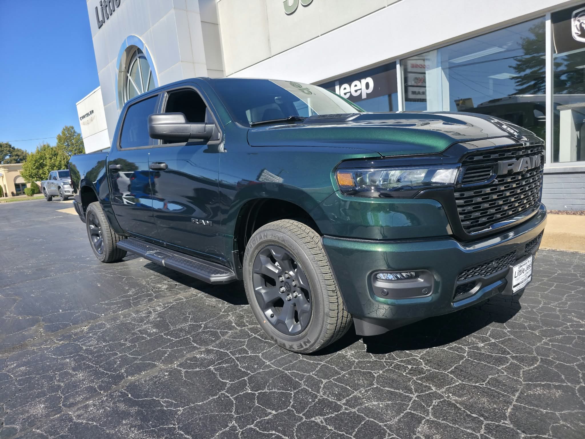 2027 Ram 1500 EXPRESS CREW CAB 4X4 5'7 BOX Pickup