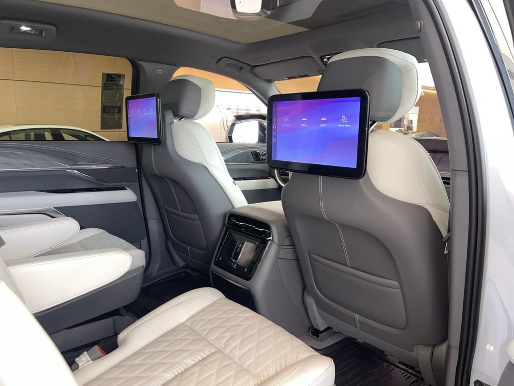 2026 Cadillac Escalade IQ Luxury - Photo 40