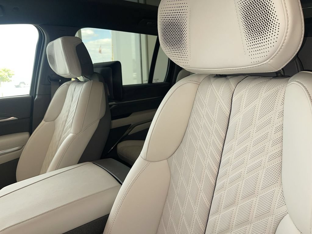 2026 Cadillac Escalade IQ Luxury - Photo 18