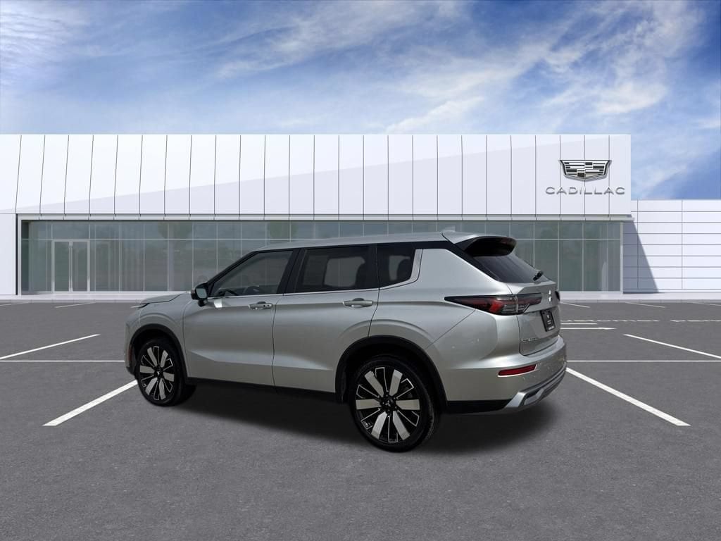 Used 2025 Mitsubishi Outlander SE