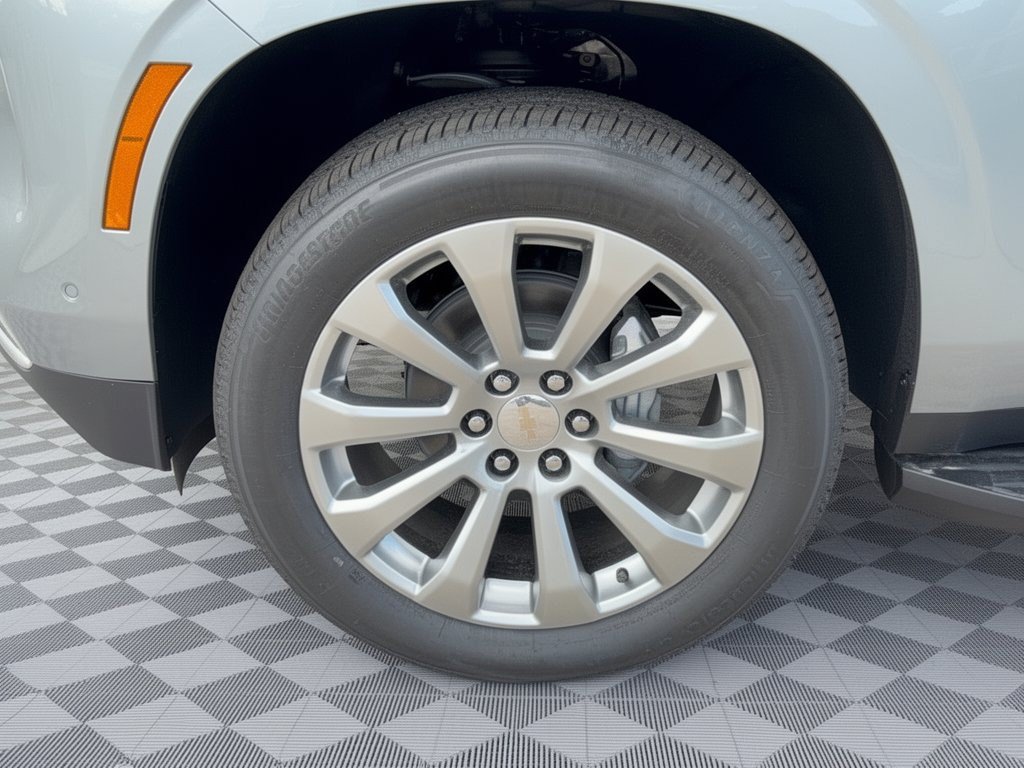 2026 Chevrolet Suburban Premier - Photo 13
