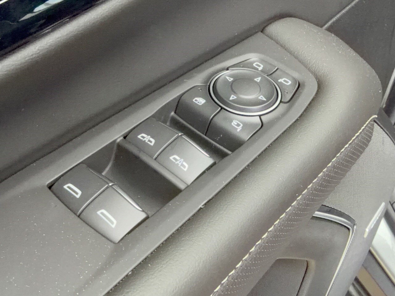 2026 Chevrolet Suburban Premier - Photo 15