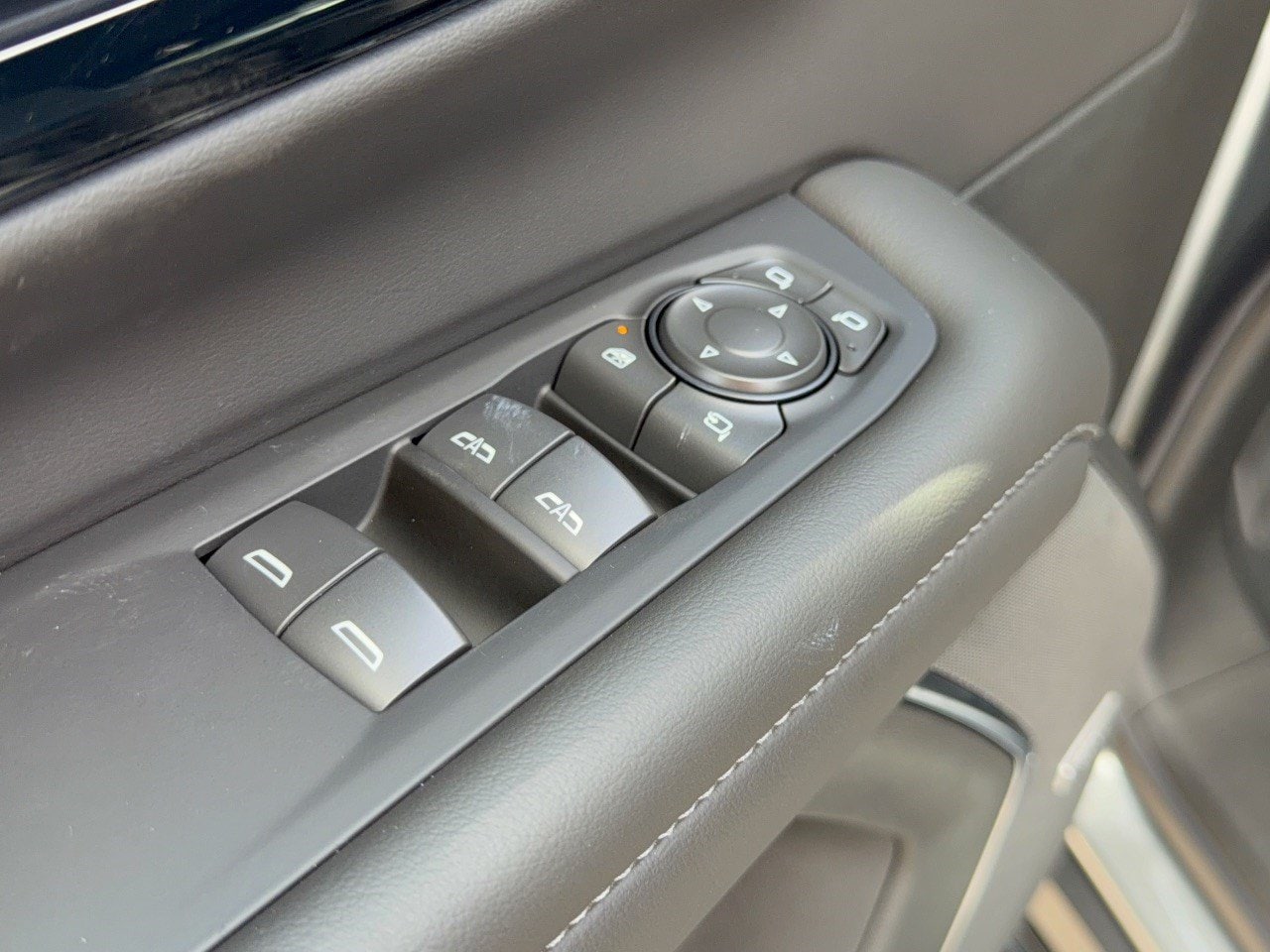 2026 Chevrolet Suburban LT - Photo 15