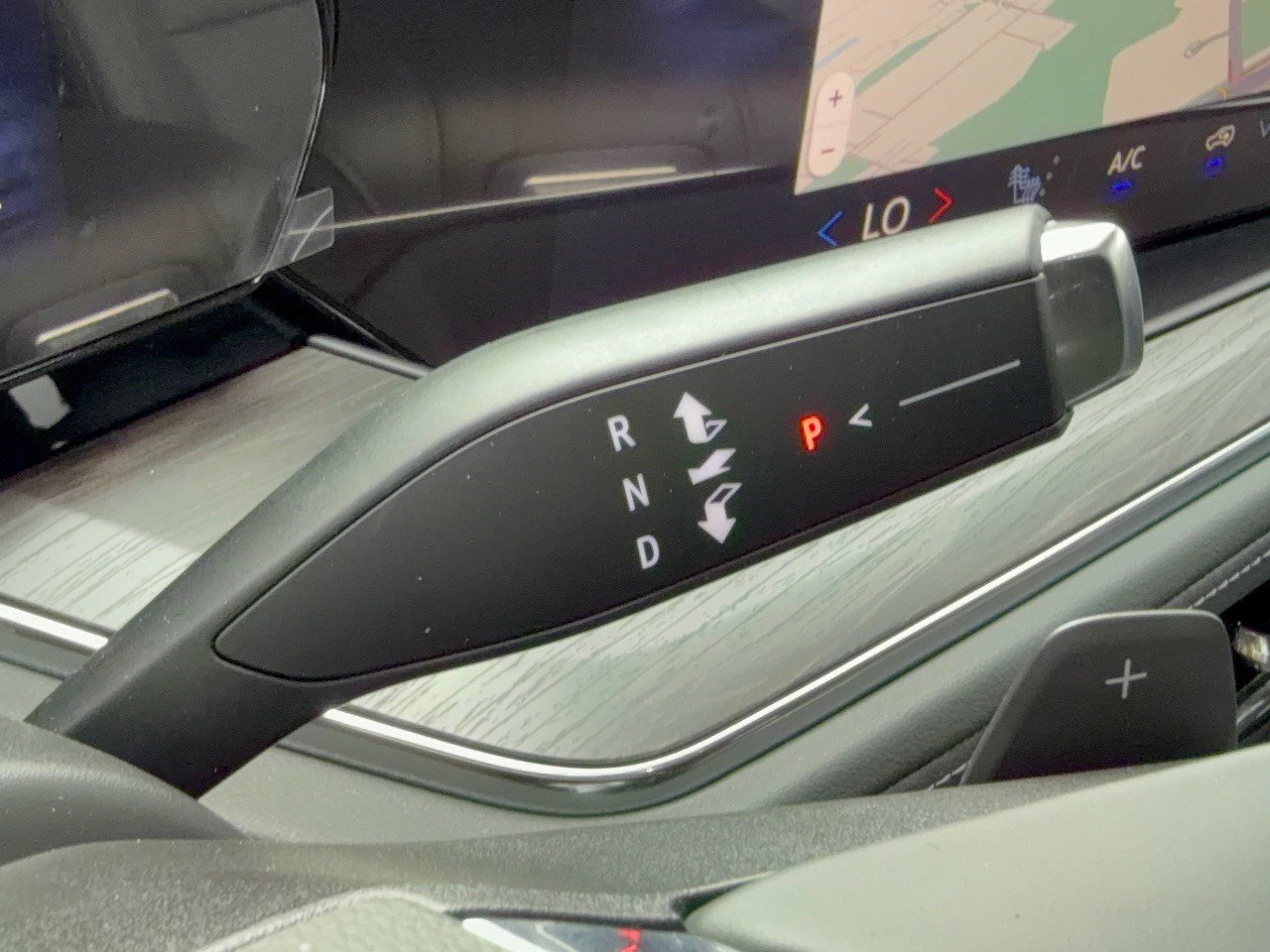 2027 Chevrolet Suburban LT - Photo 21