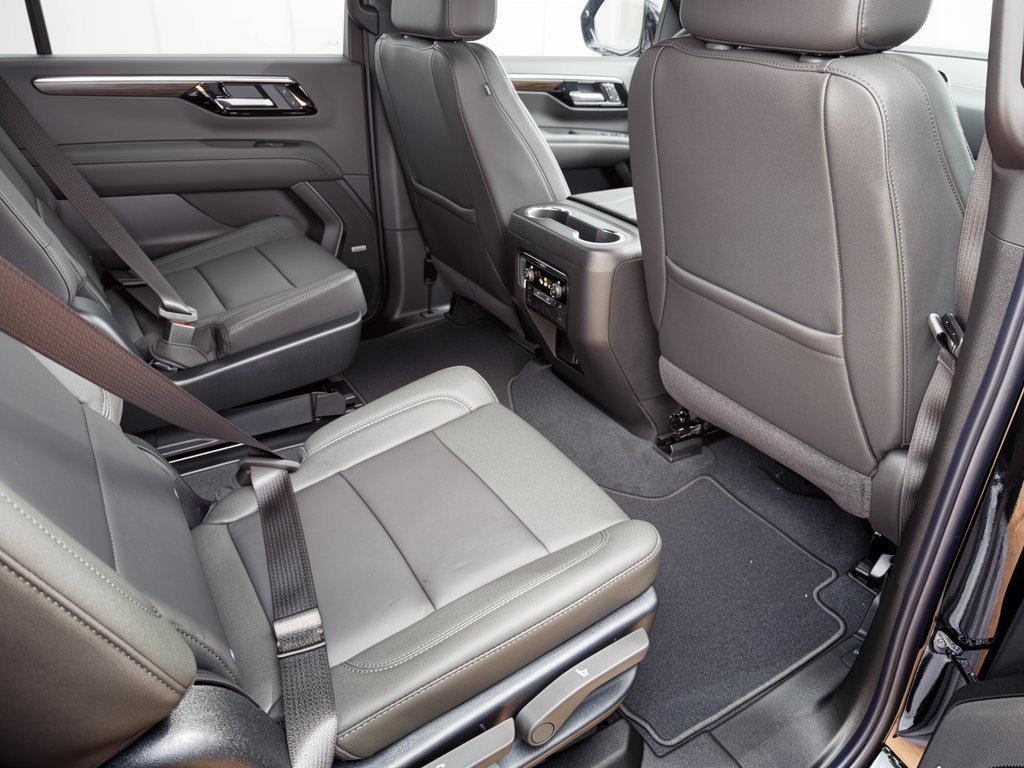 2027 Chevrolet Suburban LT - Photo 29