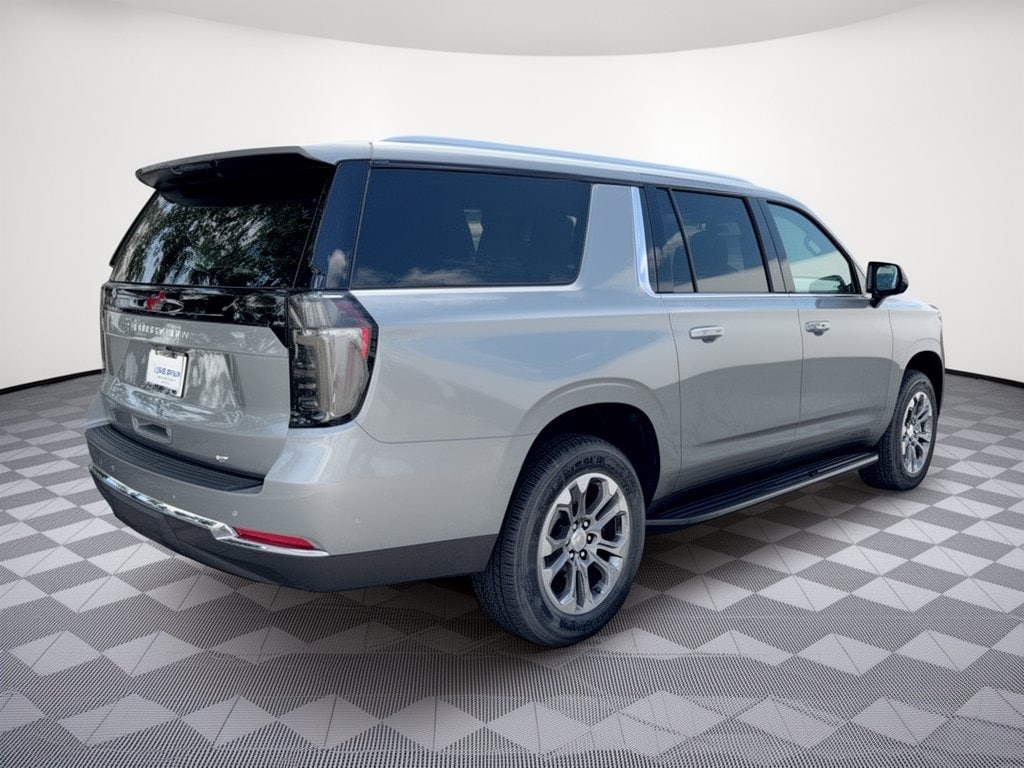 2026 Chevrolet Suburban LT - Photo 9