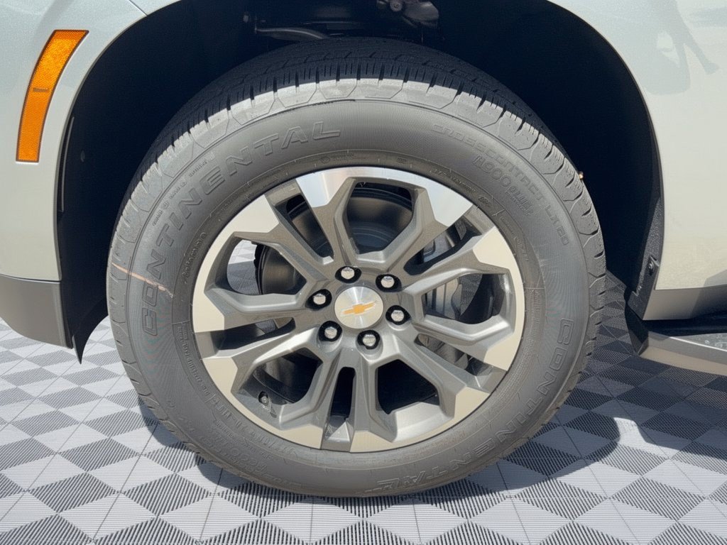 2026 Chevrolet Suburban LT - Photo 13