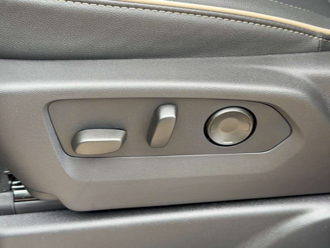 2026 Chevrolet Suburban Premier - Photo 16