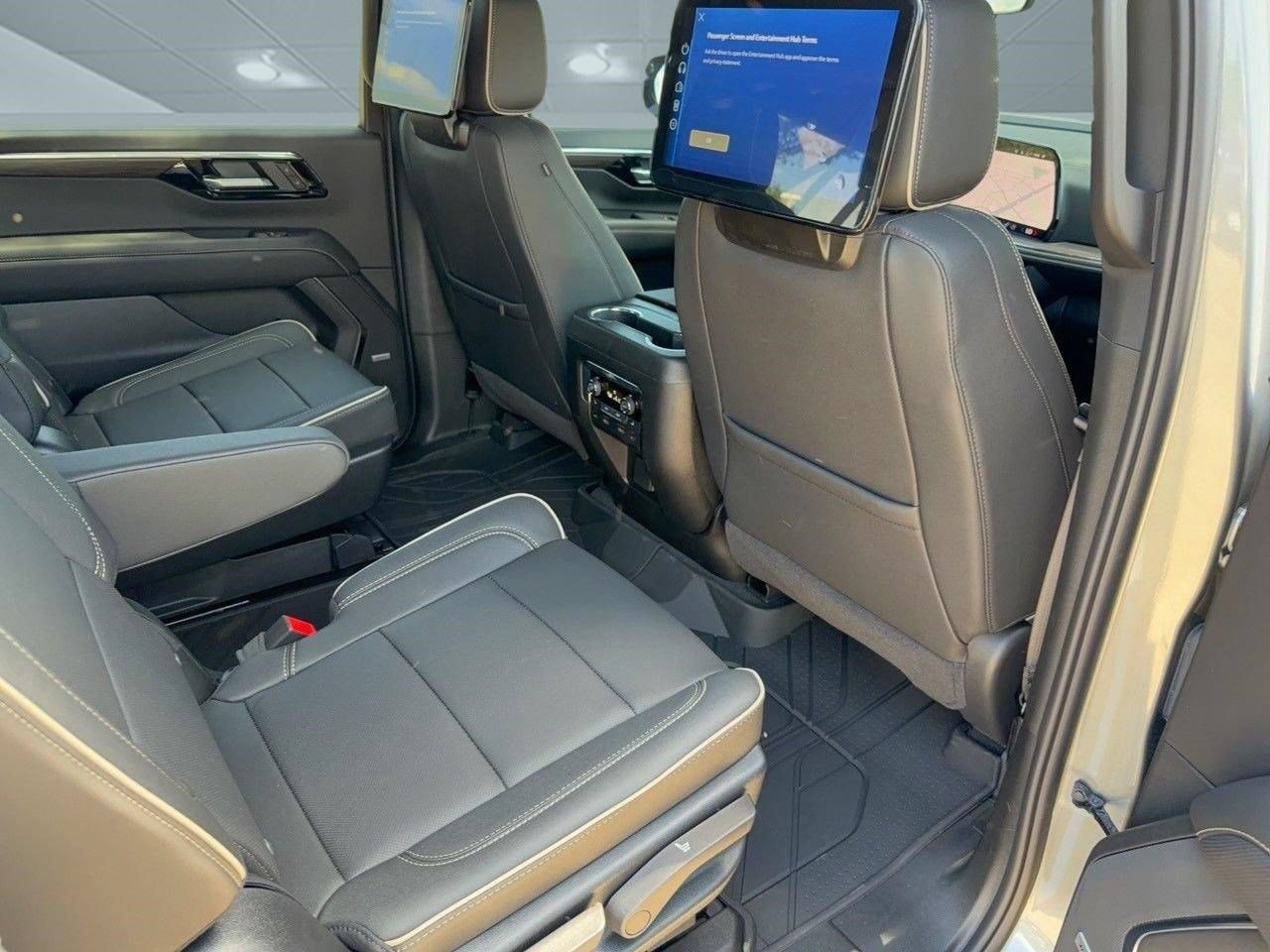 2026 Chevrolet Suburban Premier - Photo 31