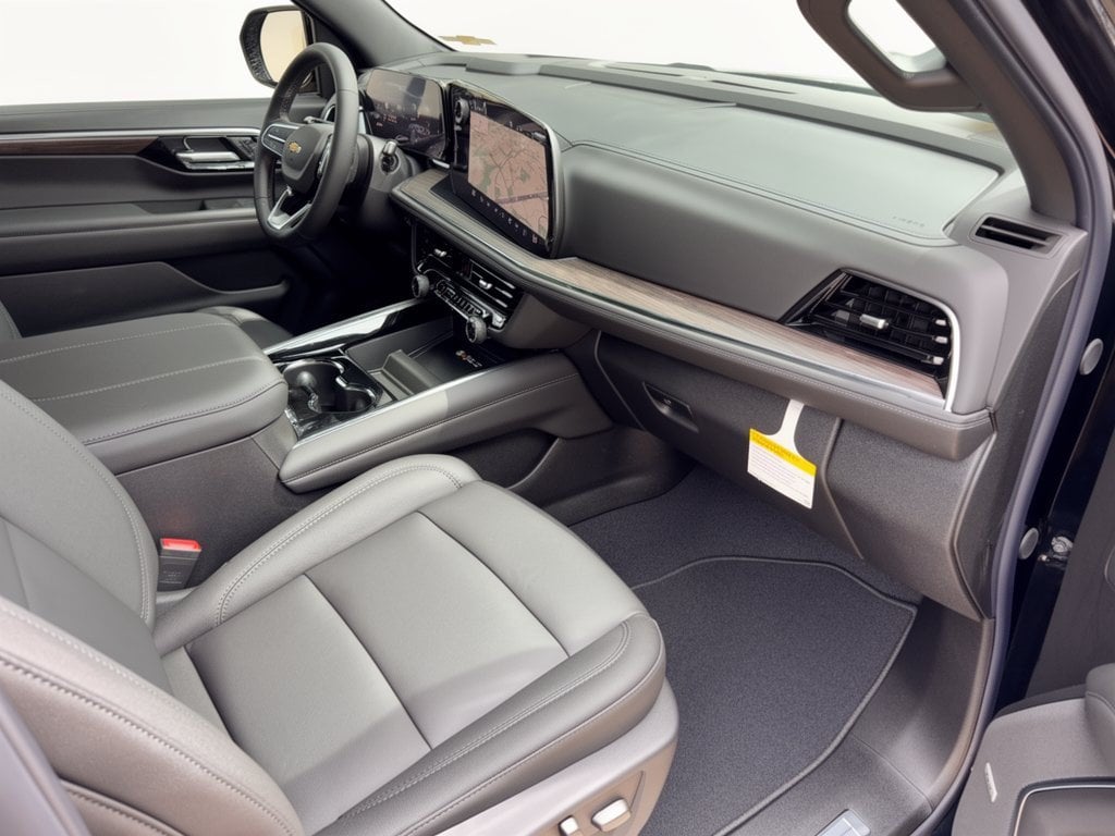2027 Chevrolet Suburban LT - Photo 30