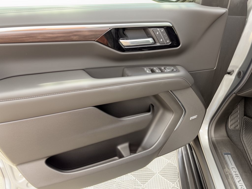 2026 Chevrolet Suburban LT - Photo 14