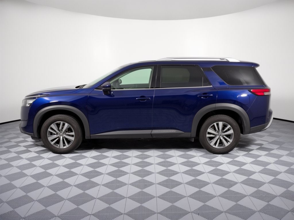 Used 2025 Nissan Pathfinder SL 4WD SUV