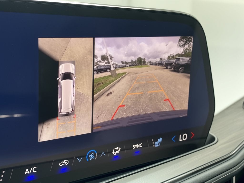 2027 Chevrolet Suburban LT - Photo 24