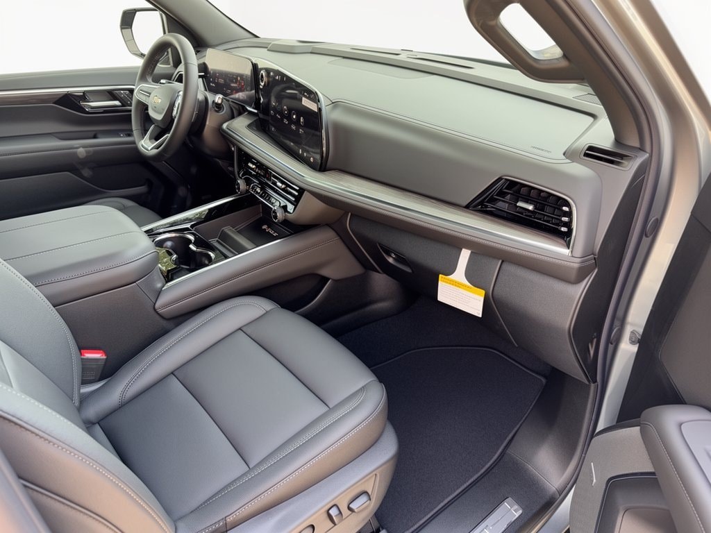 2026 Chevrolet Suburban LT - Photo 30