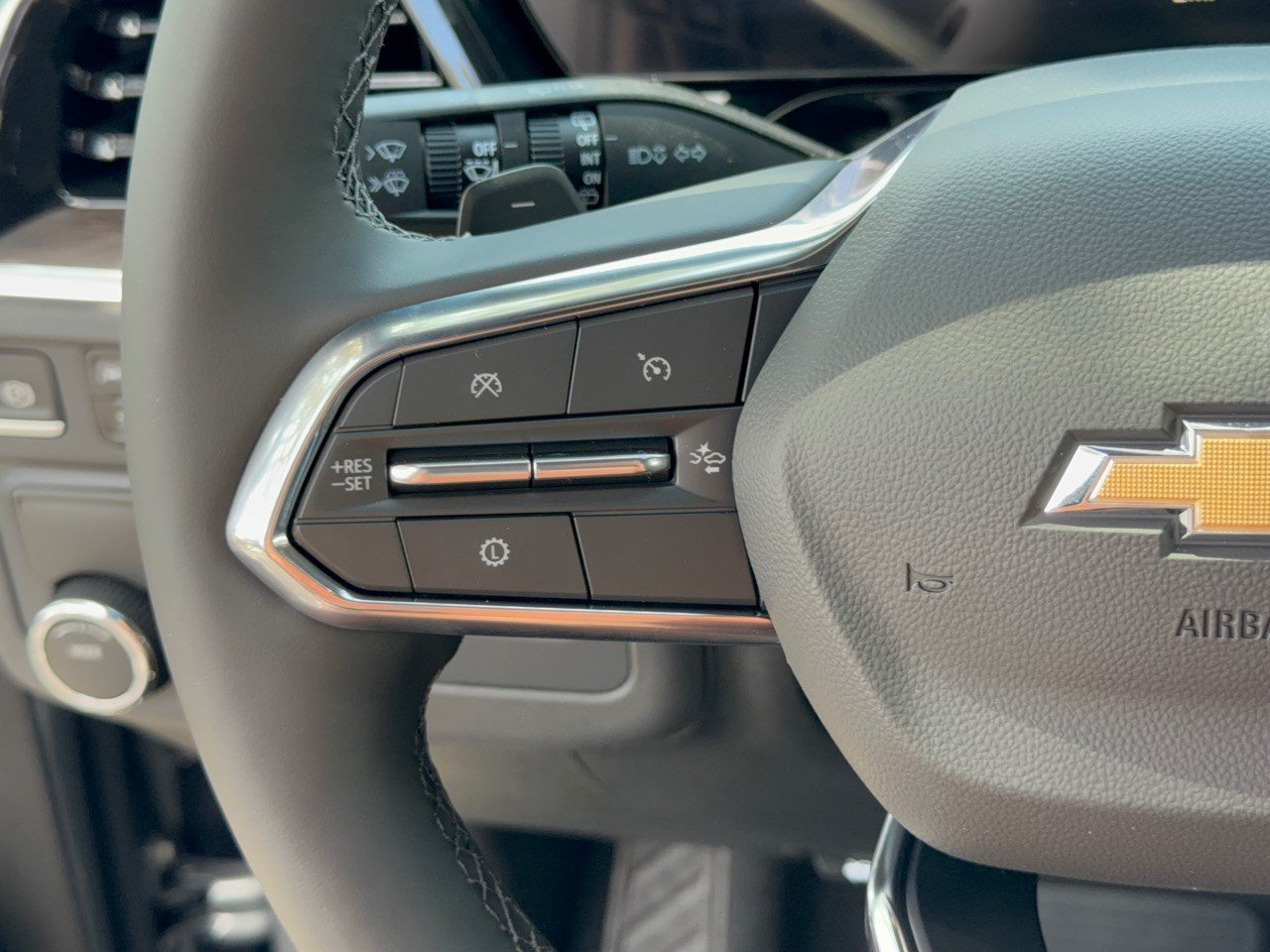 2026 Chevrolet Suburban LT - Photo 18
