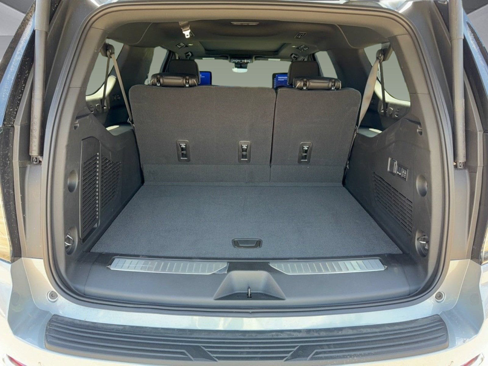 2026 Chevrolet Suburban Premier - Photo 28