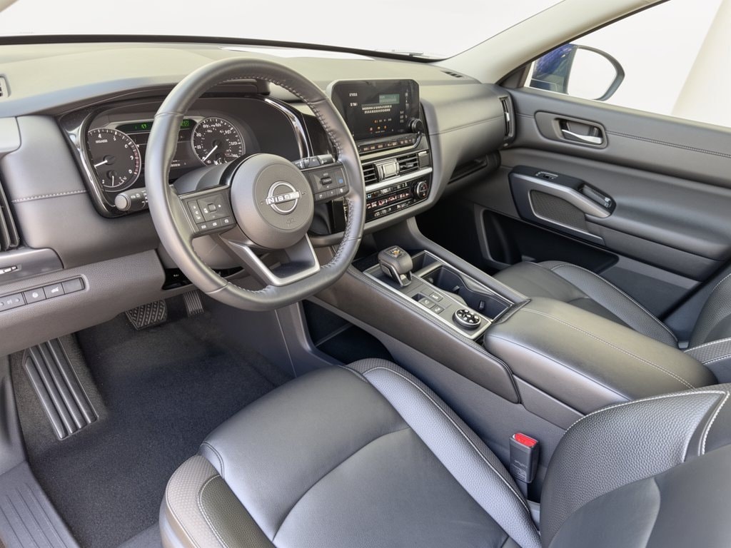 Used 2025 Nissan Pathfinder SL 4WD SUV