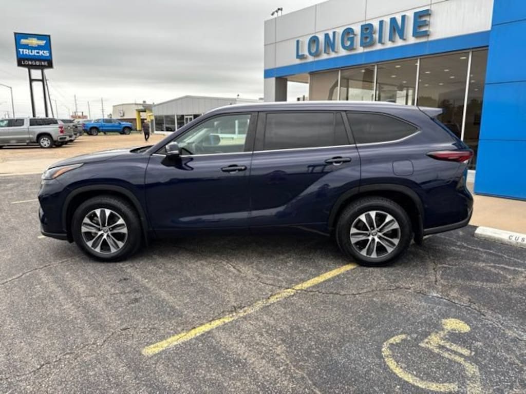 Used 2024 Toyota Highlander LE SUV