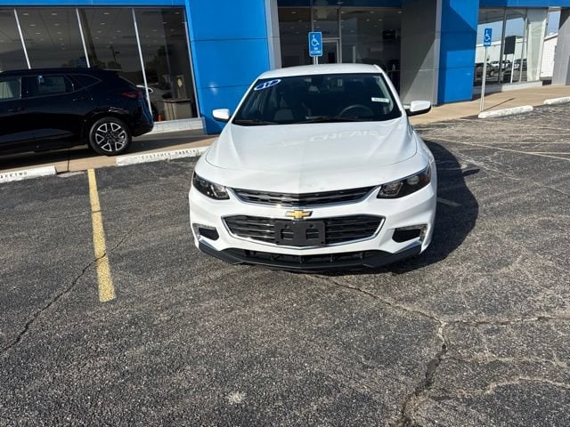 Used 2017 Chevrolet Malibu 1LT with VIN 1G1ZE5STXHF187018 for sale in Emporia, KS