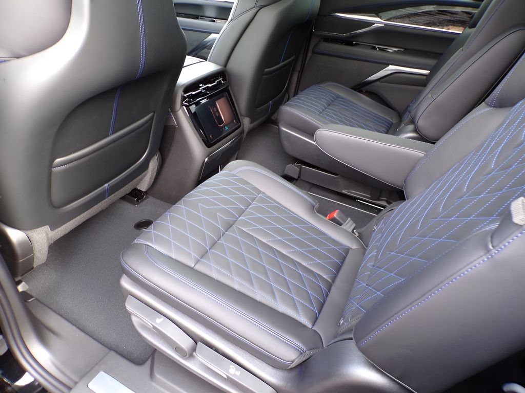 2026 Cadillac Escalade IQ Sport - Photo 7
