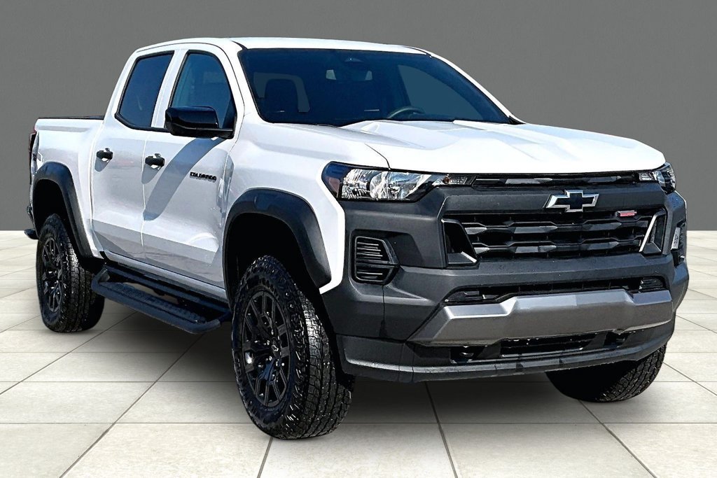 2026 Chevrolet Colorado Trail Boss - Photo 2