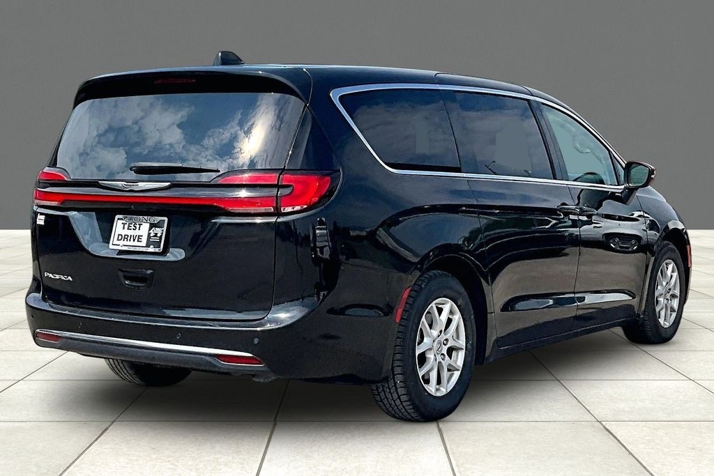 Used 2023 Chrysler Pacifica Touring L Minivan/Van