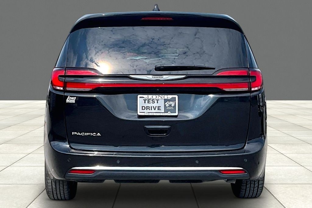 Used 2023 Chrysler Pacifica Touring L Minivan/Van