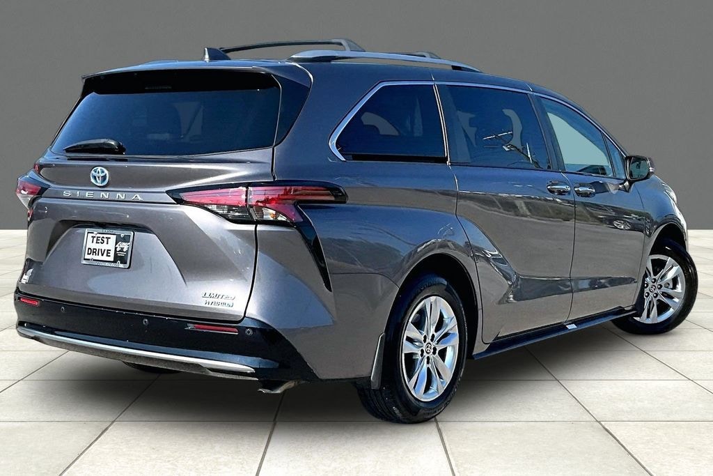 Used 2022 Toyota Sienna Limited Minivan/Van