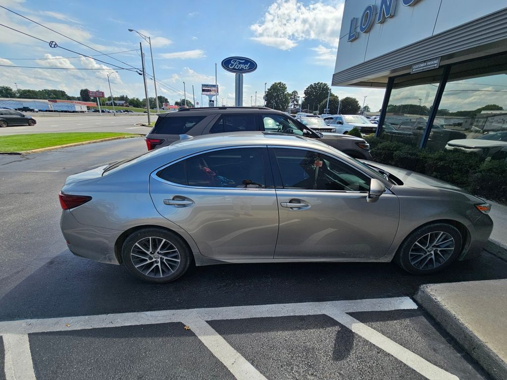 2016 Lexus ES