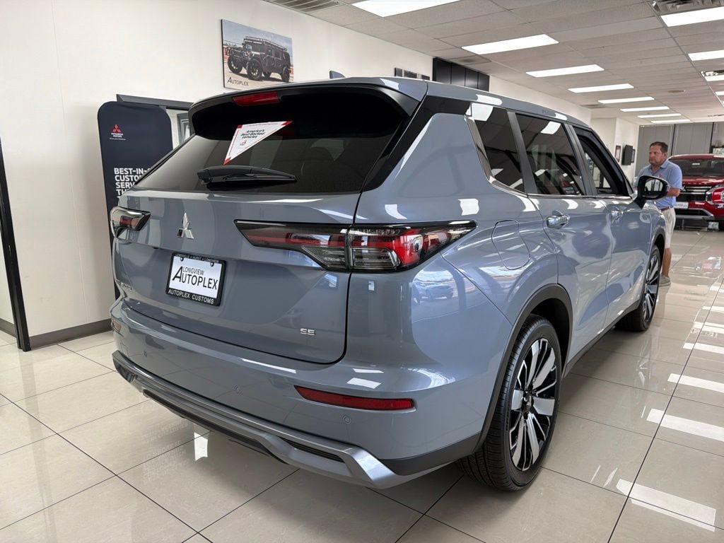 New 2026 Mitsubishi Outlander SE SUV