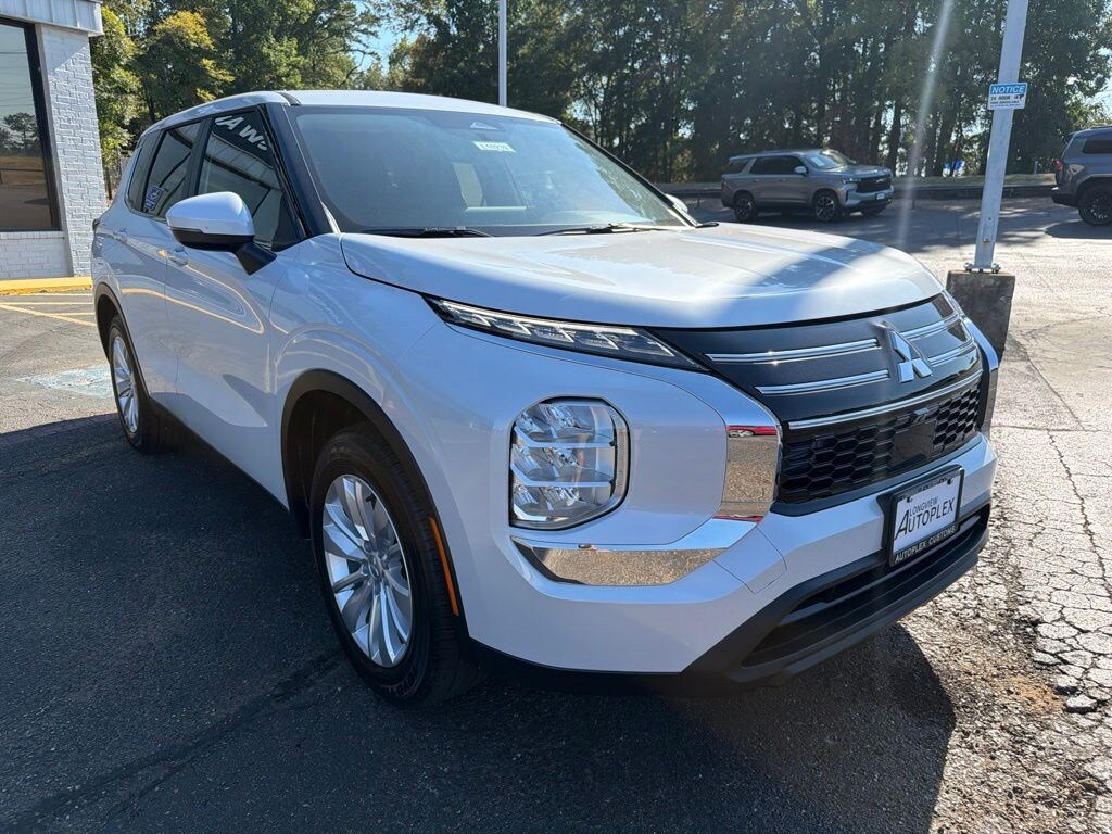 New 2026 Mitsubishi Outlander ES SUV