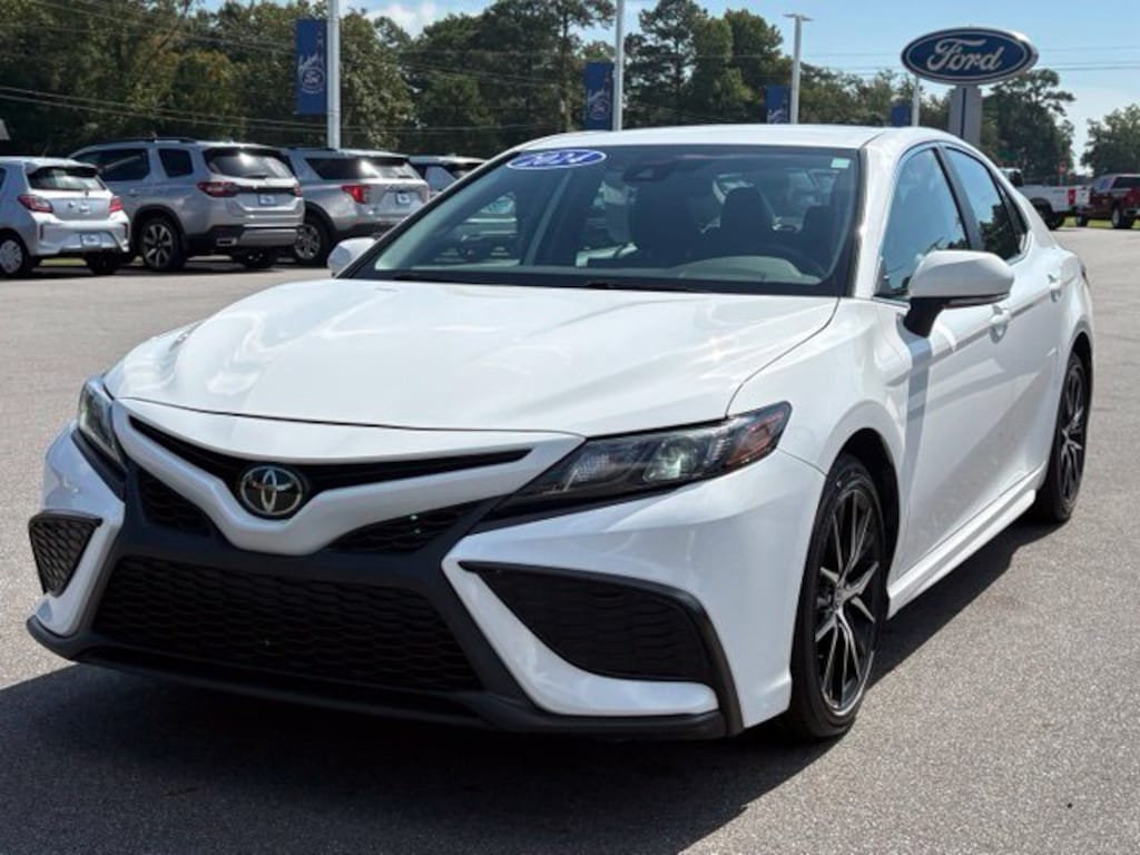 Used 2024 Toyota Camry SE Sedan