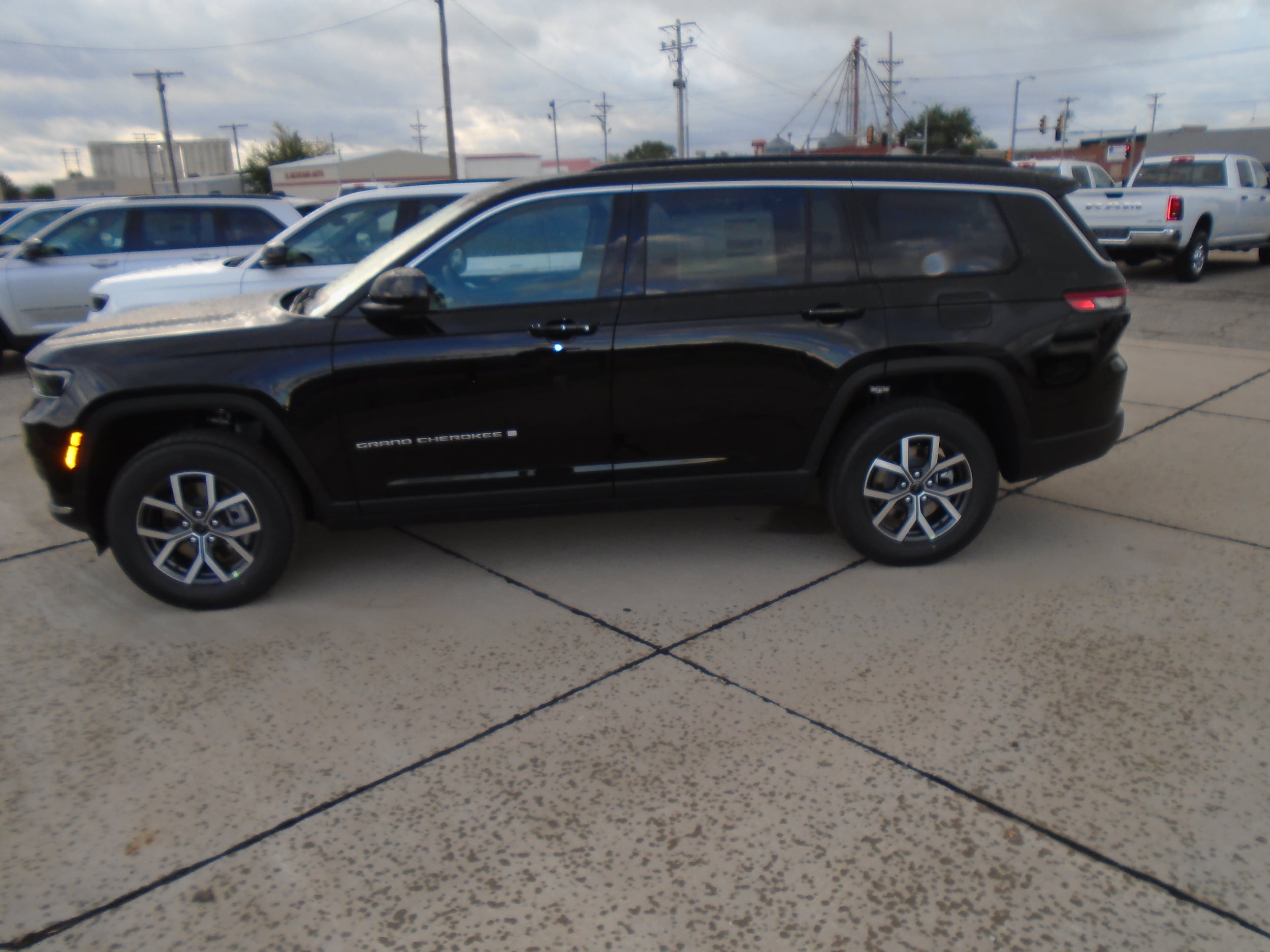 2027 Jeep Grand Cherokee L Laredo
